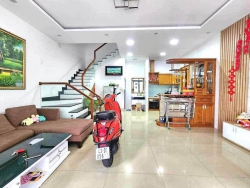 Bán nhà 4 tầng, sân đỗ xe ô tô trước nhà, ngõ 4m5 Trần Cao Vân tại Quảng Nam