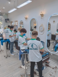 Đội thợ hùng hậu, anh chủ đẹp trai lành nghề tại Quảng Nam