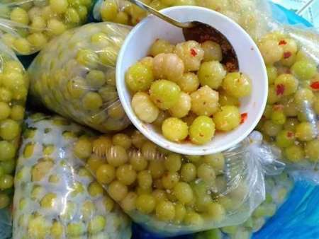  chùm ruột ở quê Em gom rồi ở quê gửi ra luôn 1 lần . tại Quảng Nam