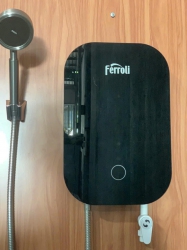 Máy nước nóng trực tiếp Ferroli với màn hình cảm ứng tại Quảng Nam
