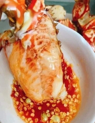 Em bán món ăn ngọt và dày cùng cúm núm rằn từ biển xa tại Quảng Nam