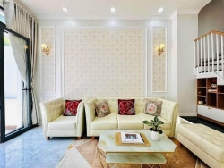 NHÀ 3 tầng MỚI ĐẸP 135m2 - CỰC RỘNG RÃI - VÀO Ở NGAY - BÊN CẠNH HẢI CHÂU- 5 tỷ45 tại Quảng Nam