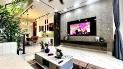 Chào bán nhà 3 tầng, 3 mê đúc mới hoàn thiện tại biển Hoà Minh tại Quảng Nam