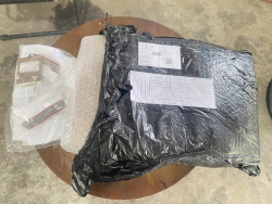 Ông anh đi đường Nguyễn Công Trứ khối 3 - Vĩnh Điện có nhặt được kiện hàng y hình, khui sẵn như hình luôn ạ tại Quảng Nam