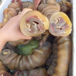 Nhà e có VÓ BÒ RÚT XƯƠNG đã luộc nguyên chân Vóbò đã làm sẵn, luộc chín rồi về chỉ cần luộc sơ lại tại Quảng Nam