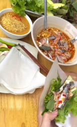 Gỏi cá trích + rau rừng ngon tại Quảng Nam