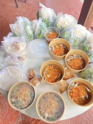 Hái mớ đọt xoài và mận, ăn kèm gỏi ngon tại Quảng Nam