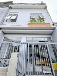 Nhà 2 tầng 2 mê trên 1 tum 2 mặt kiệt 64 Trần Đình Tri tại Quảng Nam