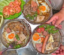 Chợ Ánh Ngọc Bánh Mì Ốp La Chảo Chiều Lòng Khách tại Quảng Nam