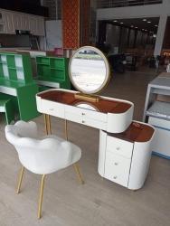 Bàn Trang Điểm Theo Phong Cách Hiện Đại tại Quảng Nam