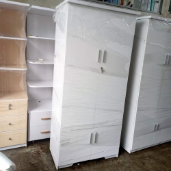Có 1 tủ với 2 cánh màu trắng còn lại, giá rẻ, bao gồm cả vận chuyển tại Quảng Nam