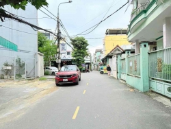 Nhà 3 tầng 3 mê hiện đại đường 5,5m vỉa hè 3m gần biển, trường học tại Quảng Nam