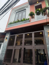 n ngôi nhà 2 tầng 2 mặt tiền tại Quảng Nam
