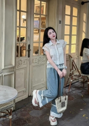 Áo sơ mi cổ bồng pháp với viền ren được làm tại Quảng Châu tại Quảng Nam