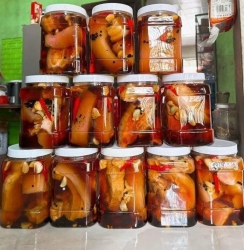 Giải cứu giúp e với Khách đặt 10 hủ thịt heo muối 3 chỉ đi thăm bộ đội nhưng giờ bà nội mất nên tại Quảng Nam