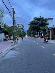 Nhà 2 Tầng 5 Phòng Ngủ Mặt Tiền Đường 7.5m, Cách Biển 200m, Giá Chỉ Nhỉnh 5 tỷ tại Quảng Nam