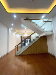 n nhà 2 tầng k44 đường ĐÀ SƠN.- Nhà đầy đủ công năng.Sân để xe.1pk,3pn,2wc,1p sinh hoạt chung,1p tại Quảng Nam
