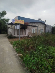 n Điện nam Trung, gần đường chính tại Quảng Nam