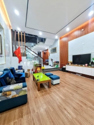 Hạ giá bán nhà 3 tầng cách ĐH Ngoại Ngữ 100m, đường 7m5 rất thoáng tiện kinh doanh đa ngành nghề tại Quảng Nam