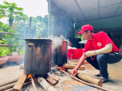 Hỗ trợ hàng hóa cho người dân vùng xa tại Quảng Nam