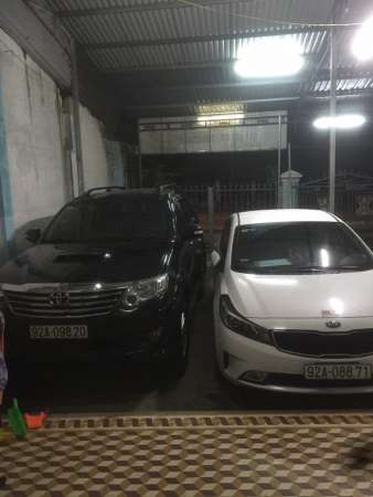 Nhà e có 2 e xe này cho thuê tự lái và chạy dịch vụ theo yêu cầu khách tại Quảng Nam
