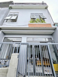 Nhà 2 tầng 2 mê trên 1 tum 2 mặt kiệt Trần Đình Tri tại Quảng Nam