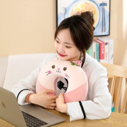 Gối Ôm Cổ - Điều trị Thần Kỳ - Cảm giác thoải mái khi làm việc hay di chuyển không thể thiếu gối ôm tại Quảng Nam