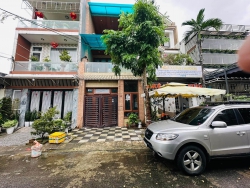 n nhà đẹp 3 tầng 3 mê full ốp gỗ tại Quảng Nam