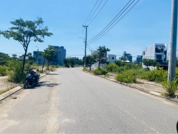 n lô đất đẹp đối diện công viên tại Quảng Nam