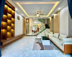 Bán nhà 3 tầng mặt tiền Hoàng Minh Giám- Hòa Xuân tại Quảng Nam