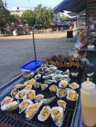 Hôm nay hàu nướng em vẩn bán bình thường nha khách ơi tại Quảng Nam