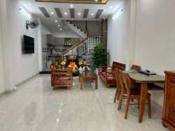 n nhà 2 tầng mặt tiền đường Lưu Trọng Lư tại Quảng Nam