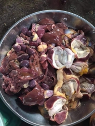 Sáng mai làm đám có vài ký lòng gà tại Quảng Nam