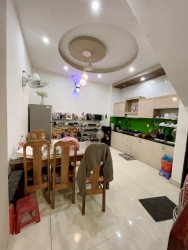 n nhanh nhà 2 tầng 2 phòng ngủ, 2 toilet, phòng thờ, bếp... tại Quảng Nam