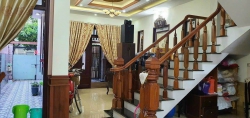 Cho thuê nhà 2 tầng, 4 phòng ngủ, đầy đủ nội thất, điều hòa, tủ lạnh, TV, giường, tủ quần áo tại Quảng Nam
