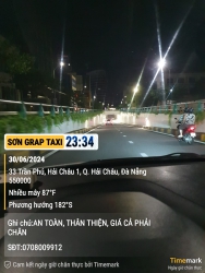 Hoa rơi cuối ngày tại Quảng Nam