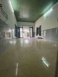 n nhà cấp 4 mới ở ngay Yến Nê 2 2 pn dt đất 180m2 57x 33 đường oto tại Quảng Nam