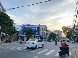 BÁN NHÀ 3 TẦNG MẶT TIỀN TRUNG TÂM tại Quảng Nam