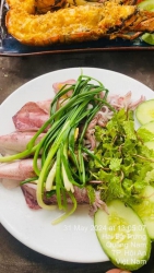 Sáng mai Em hấp mực cho khách lẻ dọn tiệc tại Quảng Nam