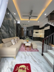 n nhà 3 tầng 3 mê kiệt Nguyễn Công Hãng, gần Huỳnh Ngọc Huệ tại Quảng Nam