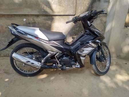 ra đi trong tiếc nuối ex chính chủ đầu đời lốc máy trắng. côn tự động tại Quảng Nam