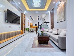 Bán nhà 3 tầng Gara ô tô Đậu đỗ Thỏa mái Kiệt 5m Tôn Đản tại Quảng Nam