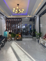 Nhà 3T -DG 7,5 NGUYỄN VĂN THÔNG - SÁT SÔNG -DT 100M2 -NHỈNH 6TỶ tại Quảng Nam