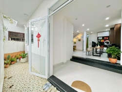 Bán nhà Trung tâm Hải Châu, diện tích 82m2, 2 phòng ngủ, sân xe, hướng Chính Đông tại Quảng Nam