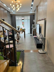 n nhà 3 tầng mặt tiền Thanh Thuỷ 7m5 tại Quảng Nam