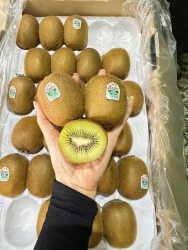Lại lên kèo thơm đây mí bà oi...! Hẳn kiwi xanh Newziland ma con re hon kiwi tau la day chu dau tại Quảng Nam
