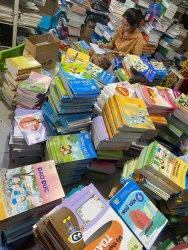 Sách về bao quanh, bắt đầu soạn theo từng lớp, liên hệ để đặt hàng tại Quảng Nam