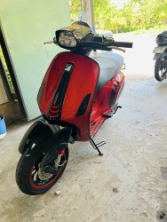 Vespa màu đỏ đẹp gê tại Quảng Nam