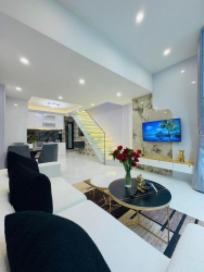 Nhà đẹp 2 tầng vừa hoàn thiện trần cao vân thông nguyễn tất thành tại Quảng Nam