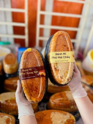 Bán bánh phô mai truyền thống và gà cay tại Quảng Nam